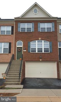 Attached, Exterior, Facade, Brick Facade, Rowhouse