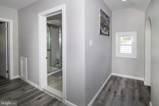 Bathroom, Interior, Recessed Lighting, Wood Texture Flooring