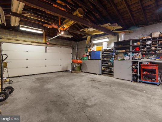 Garage, Interior, Wooden Beams