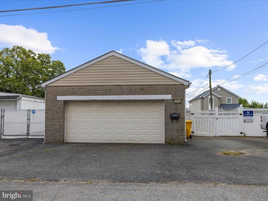 Detached Garage, Exterior