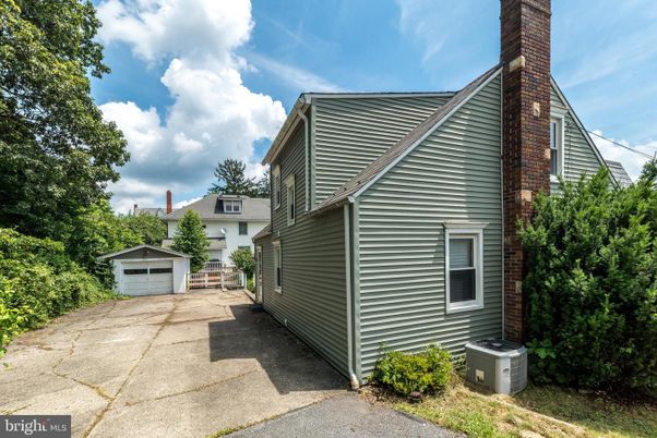 Detached Garage, Exterior
