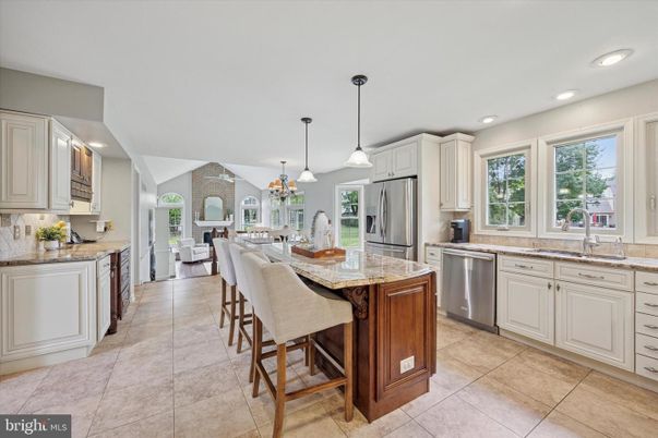 Dining room, Interior, Kitchen, Pendant Lights, Recessed Lighting, Stainless Steel Appliances