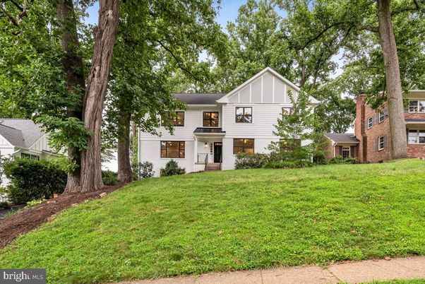 Backyard, Exterior, Facade, Raised Ranch