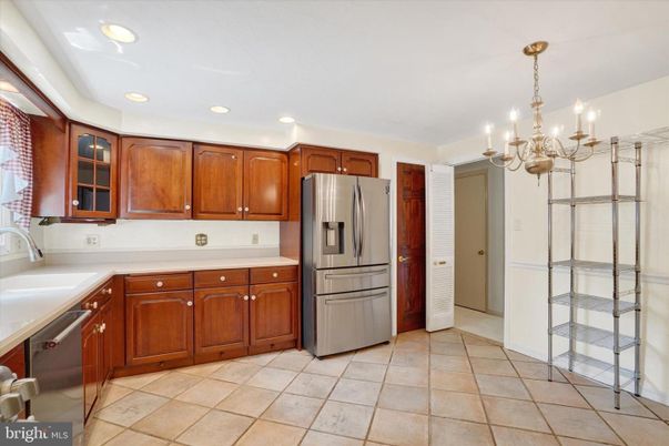 Chandelier, Interior, Kitchen, Recessed Lighting, Stainless Steel Appliances