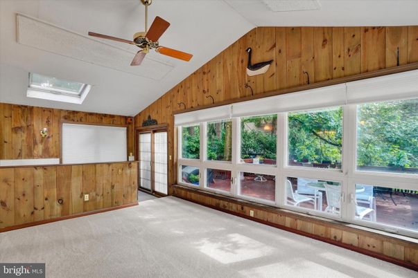 Empty room, Interior, Sun Room, Wooden Walls