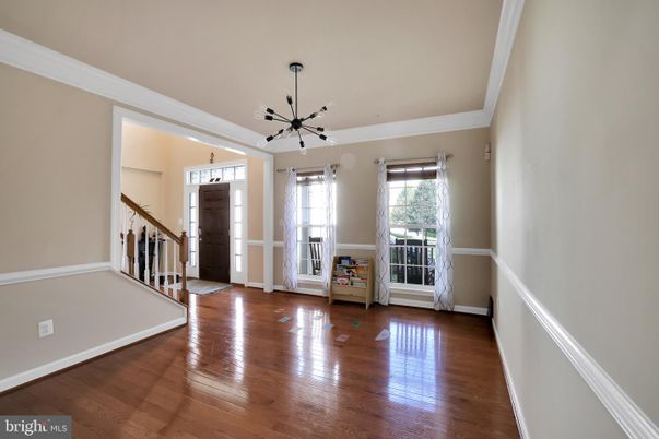 Interior, Pendant Lights, Wood Texture Flooring