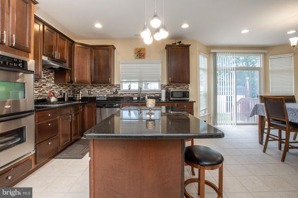 Dining room, Interior, Kitchen, Pendant Lights, Recessed Lighting, Stainless Steel Appliances