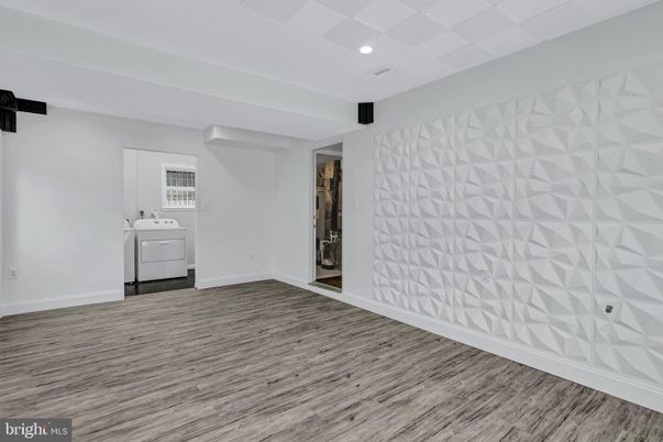 Empty room, Interior, Recessed Lighting, Washer, Wood Texture Flooring