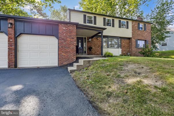 Attached, Exterior, Facade, Brick Facade, Raised Ranch