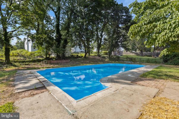 Exterior, Pool