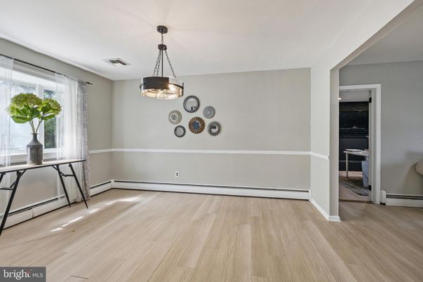Empty room, Interior, Pendant Lights, Wood Texture Flooring