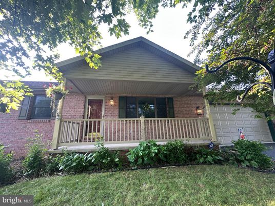 Exterior, Facade, Brick Facade, American Craftsman