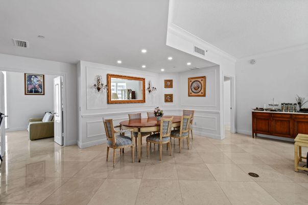 Dining room, Interior, Recessed Lighting