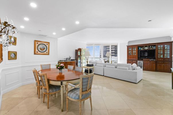 Dining room, Interior, Living room, Recessed Lighting