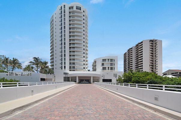 Exterior, Facade, Condo Building