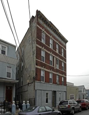 Exterior, Facade, Rowhouse