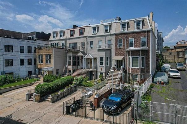 Exterior, Facade, Brick Facade, Rowhouse