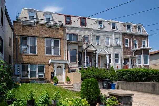 Exterior, Facade, Brick Facade, Rowhouse