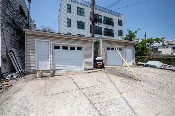 Detached Garage, Exterior