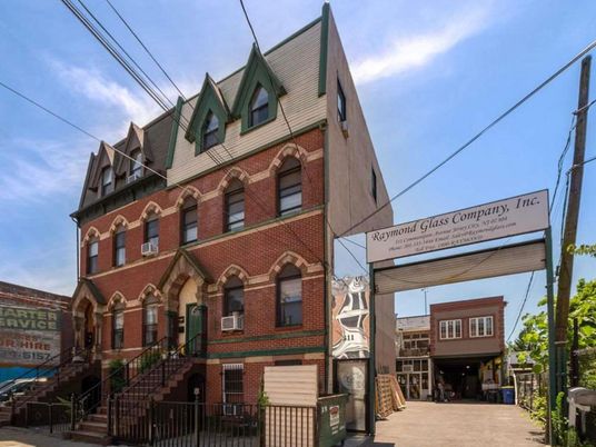 Exterior, Facade, Brick Facade, Rowhouse