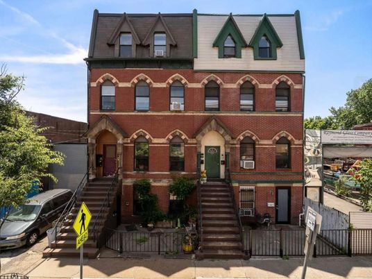 Exterior, Facade, Brick Facade, Rowhouse