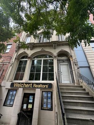 Exterior, Facade, Brownstone