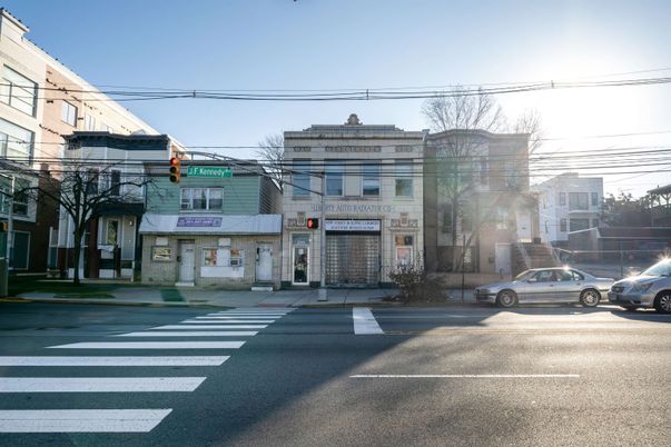 Exterior, Facade, Rowhouse