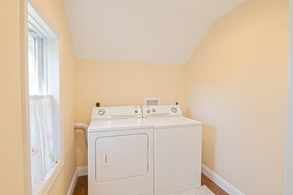 Interior, Utility Closets, Washer, Wood Texture Flooring