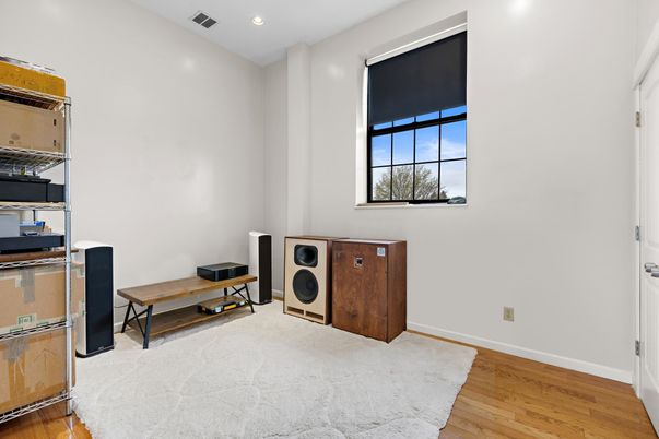 Interior, Recessed Lighting, Washer, Wood Texture Flooring