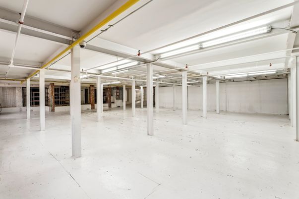 Garage, Interior