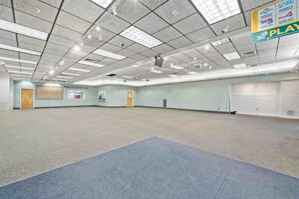 Empty room, Interior, Recessed Lighting