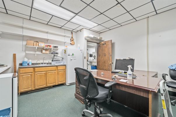 Home Office, Interior