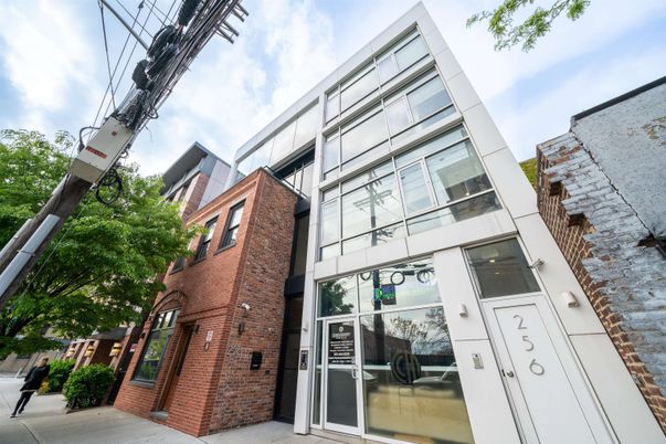 Exterior, Facade, Brick Facade, Rowhouse