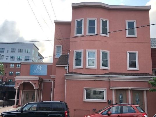 Exterior, Facade, Rowhouse