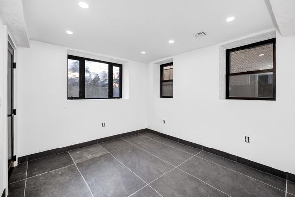 Empty room, Interior, Recessed Lighting