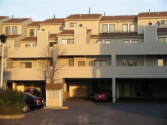 Exterior, Facade, Rowhouse