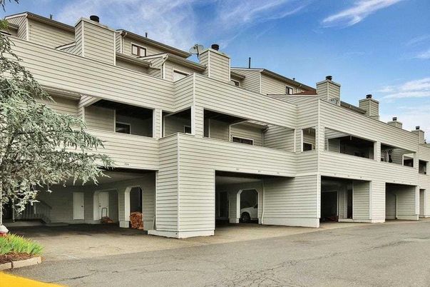 Attached, Exterior, Facade, Rowhouse