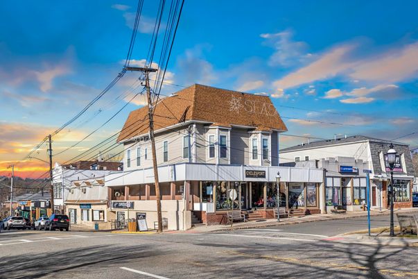 Exterior, Facade, Queen Anne Victorian