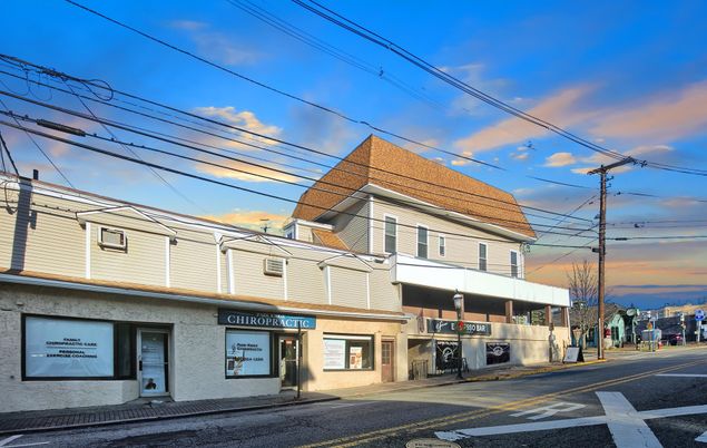 Exterior, Facade, Rowhouse