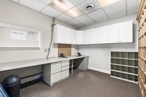 Home Office, Interior