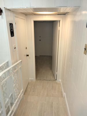 Elevator, Interior, Wood Texture Flooring