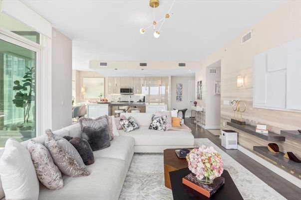 Interior, Kitchen, Living room, Pendant Lights, Recessed Lighting, Wood Texture Flooring