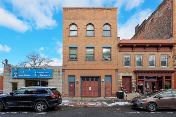 Exterior, Facade, Rowhouse