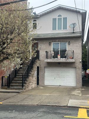 Attached, Exterior, Facade, Brick Facade, American Foursquare