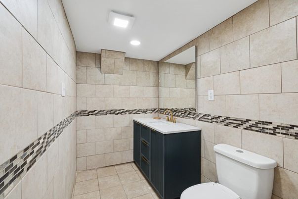 Bathroom, Interior, Recessed Lighting