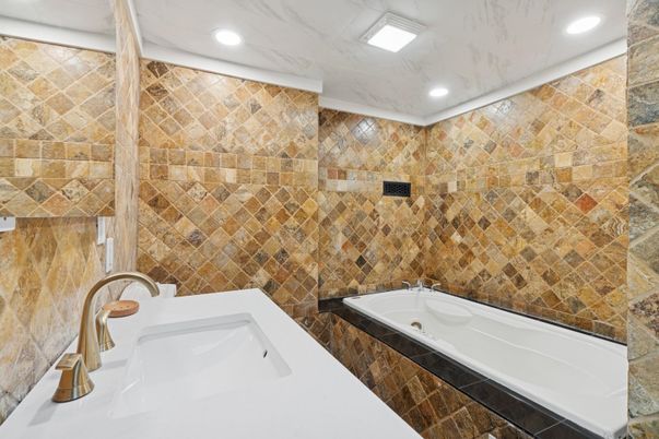 Bathroom, Interior, Recessed Lighting