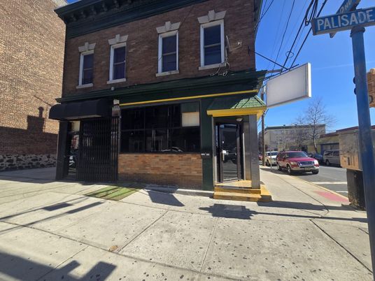 Exterior, Facade, Brick Facade, American Foursquare