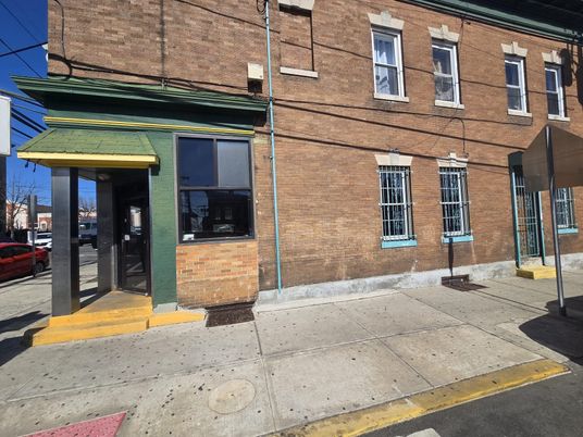 Exterior, Facade, Brick Facade, Rowhouse