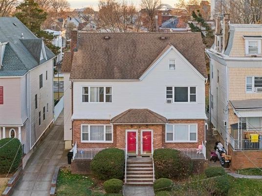 Exterior, Facade, Brick Facade, Rowhouse