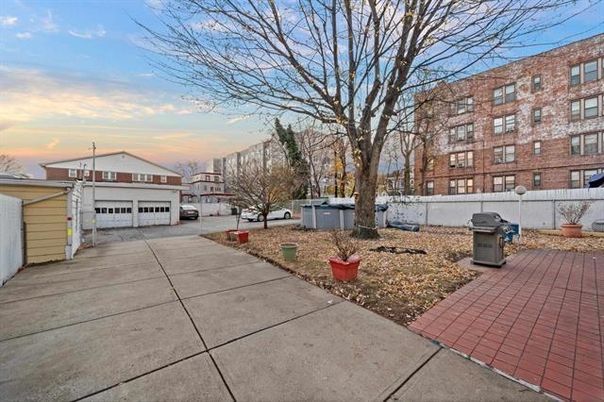 Detached Garage, Exterior